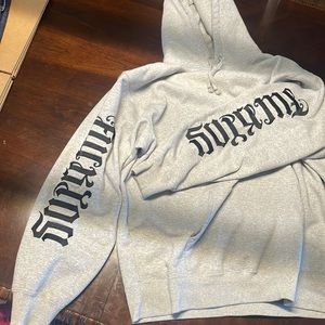 Supreme Hoodie